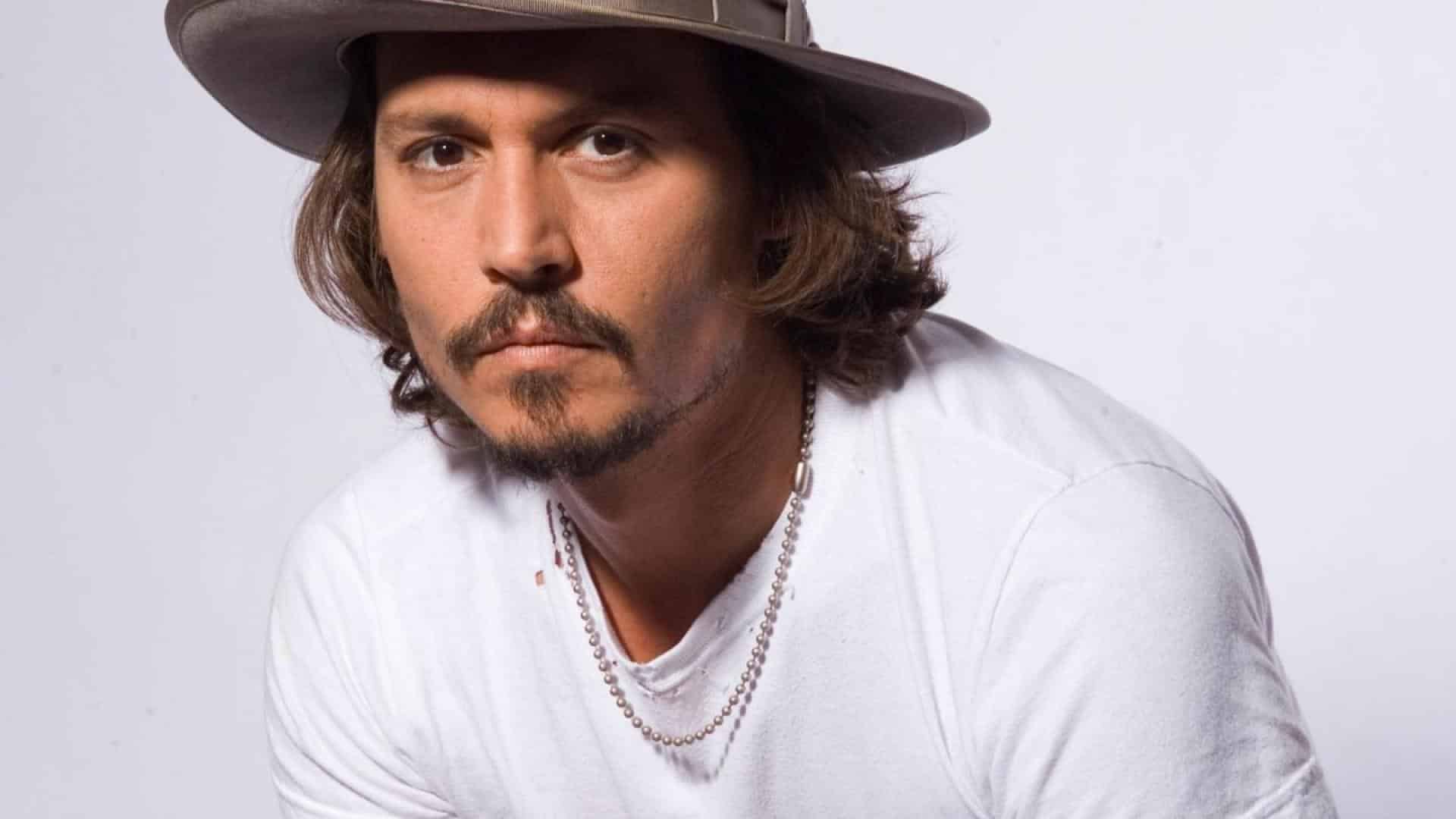 Johnny Depp x Amber Heard: fã do ator diz já ter gasto US$ 30 mil