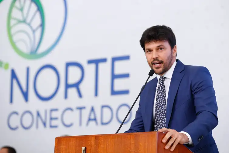 O ministro das Comunicações, Fabio Faria, durante a cerimônia de lançamento do programa  Norte Conectado