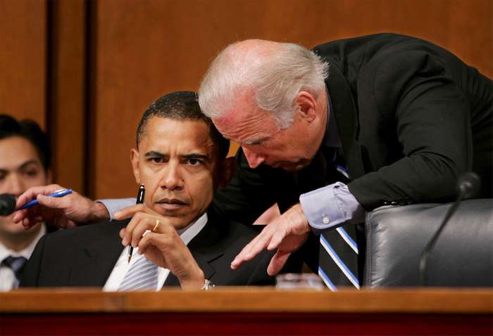 O atributo alt desta imagem está vazio. O nome do arquivo é Barack-Obama-hearing-Joe-Biden-Senate-Foreign-2005.jpg